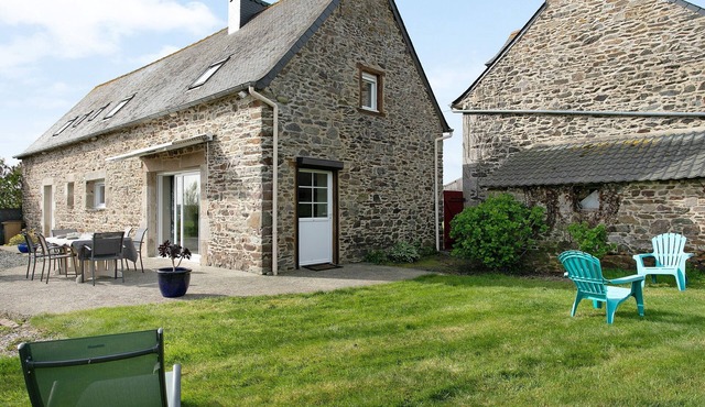 Kereven Cottage – Charming Breton Longhouse