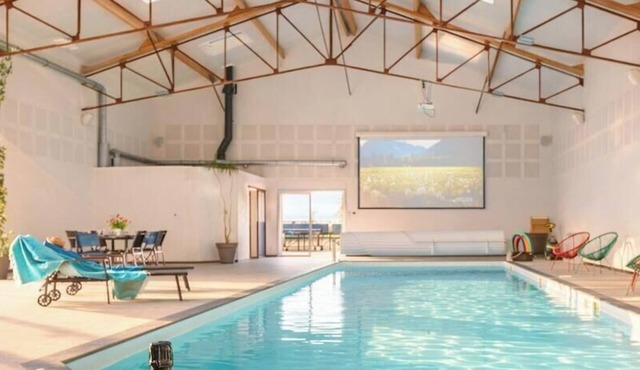 L'Atelier Dollonnais - 12-person indoor pool