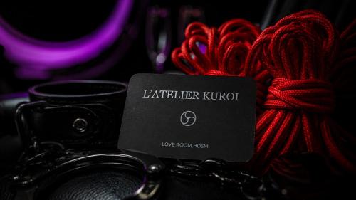 L'Atelier KUROI - Love Room BDSM - Balançoire, Banc de fessée, Cage, Croix, Tantra