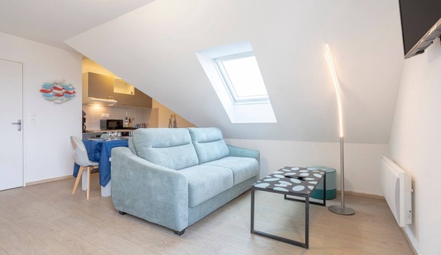 “L'Eclose - Les Korrigans” Apartment with Shared Pool, Garden & Wi-Fi – Near GR34