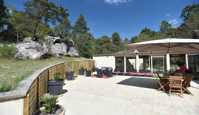 L'Eden Roches, indoor pool, rocks, immersion in the Fontainebleau forest