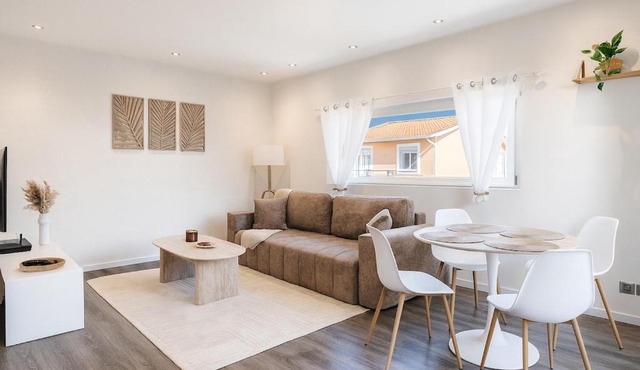 L'ELEGANT - TERRASSE PARKING WIFI - 5Km AIRPORT