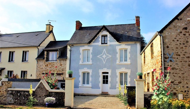 L' Etoile Bleue, 6 mns sea, Port Bail area, charming house, 5 persons