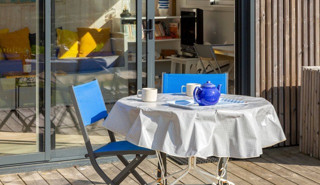 La Cabane – 15 Minutes’ Walk from the Port and Beach