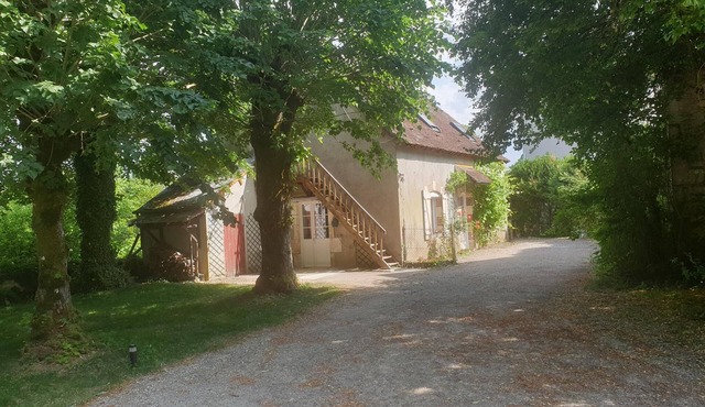 La Casa D'augy à Farges en Septaine Logement rez de Jardins
