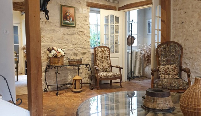 La Ferme de Montmartre in a Medieval Village