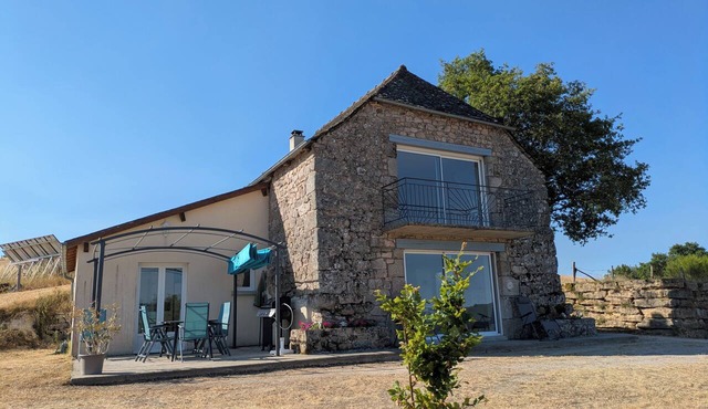 La Grange du Soleil: A Self-Sufficient Solar-Powered Vacation Rental