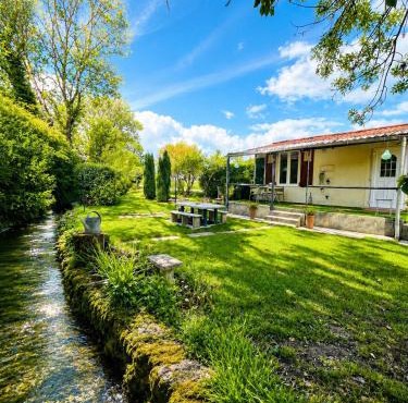 La maisonnette au bord de l eau