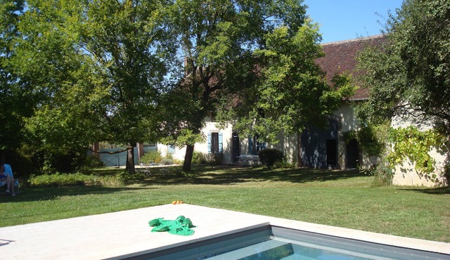 La Maison du Bourg 15' from d'Auxerre-Branches airport (France, Yonne)