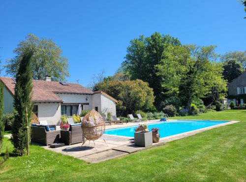 La Plaine de l'Angelus Gite - parc et piscine partagée