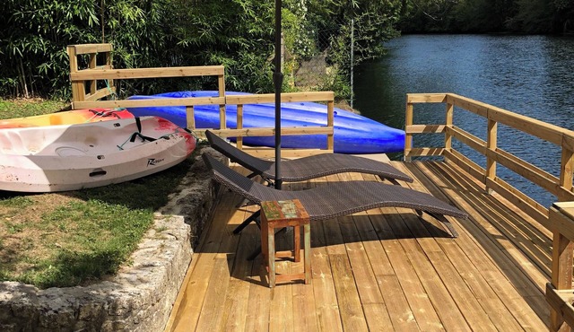 La Ravine, house on the banks of the loing for up to 6 people, with canoes and rowing boat.