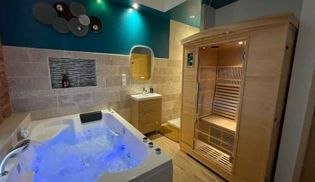 La Suite D'amour et Détente Jacuzzi et Sauna