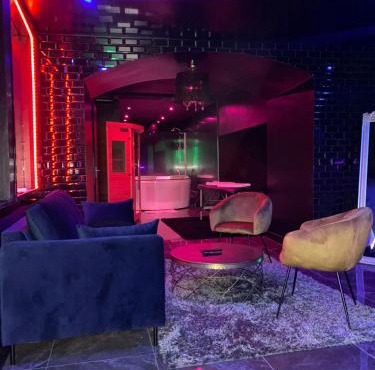 La Suite Marylin, Loft de 90m2 avec Sauna et Jacuzzi