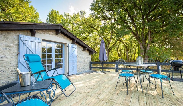 La Terrasse - A Tranquil Place in the Woodland