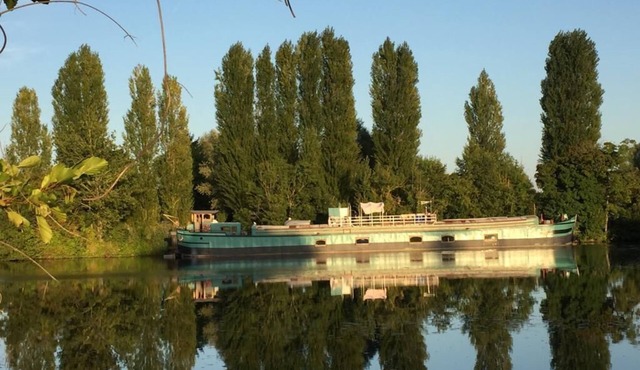 La Timonerie d'une péniche sur l'Yonne - (The wheelhouse of a barge on the Yonne River) - (in French)