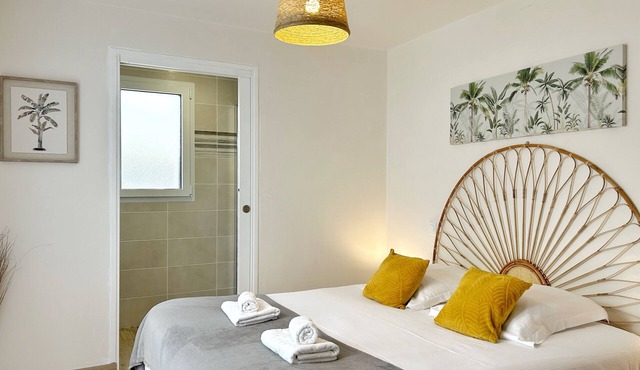 "La Villa Coco" villa located 400m from the beach and shops