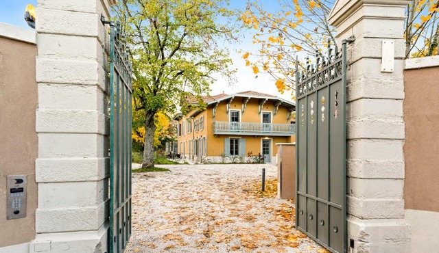La Villa Serenna - Appt avec jardin, 15 mn de Lyon