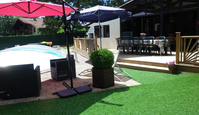 Landes house 8 people/pool closed from 15 October to 31 March:/