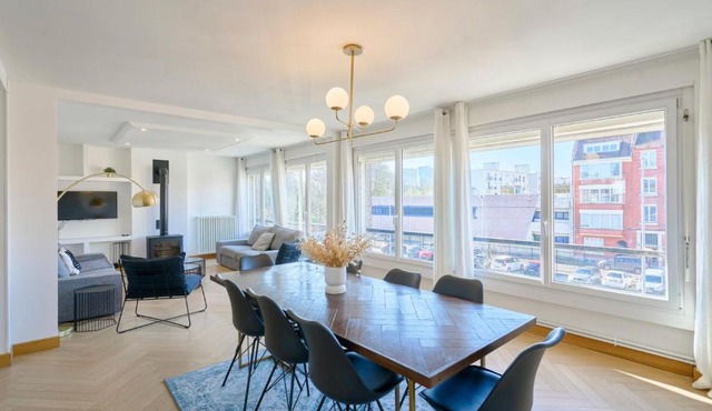 Large 130 m² 4-bedroom apartment