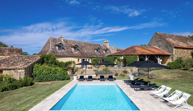 Large 16th century farm estate in Dordogne