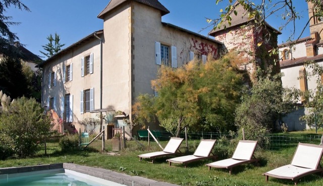 Large 1777 residence in Burgundy, indoor and outdoor pools & sauna