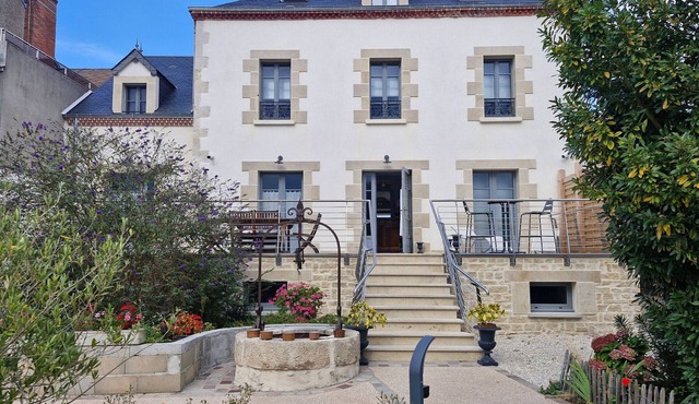 Large Cottage with Canal View, Near Town Center, Pet-Friendly Room Available