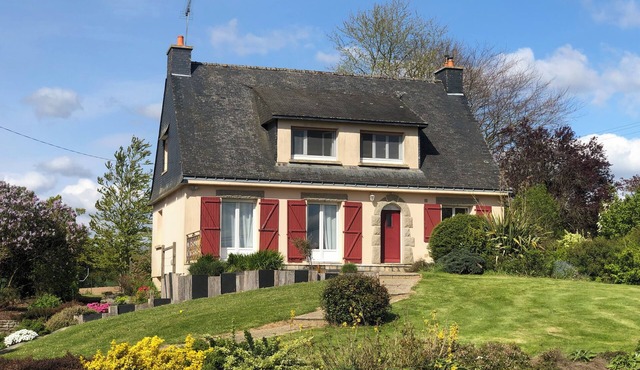LARGE COUNTRY HOUSE