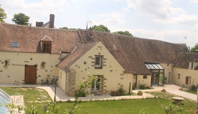 Large country house in the heart of nature 1H from Paris