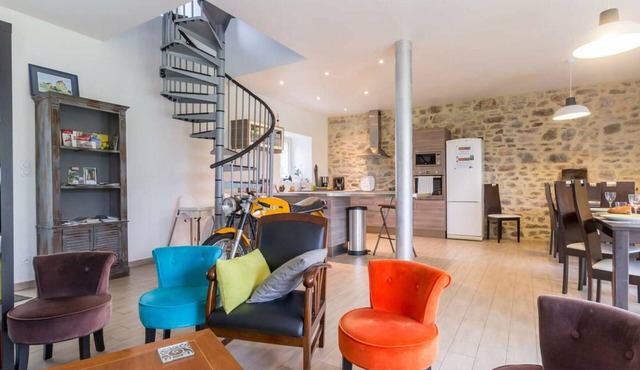 Large detached house in the heart of Cotentin with garden and parking