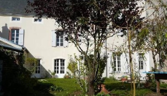 Large old character house on the port, with garden, 1h40 from Paris