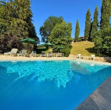 Large stone house, pool, and leisure activities