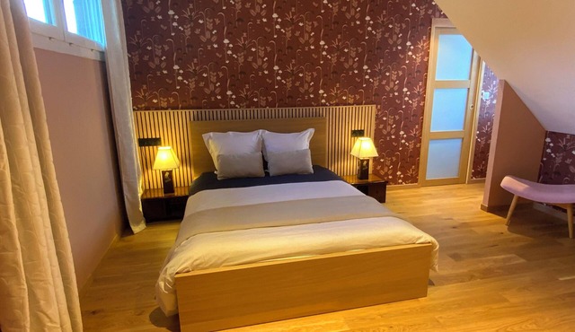 "Le Cap Saint-Jacques" guest room with private bathroom near Caen.