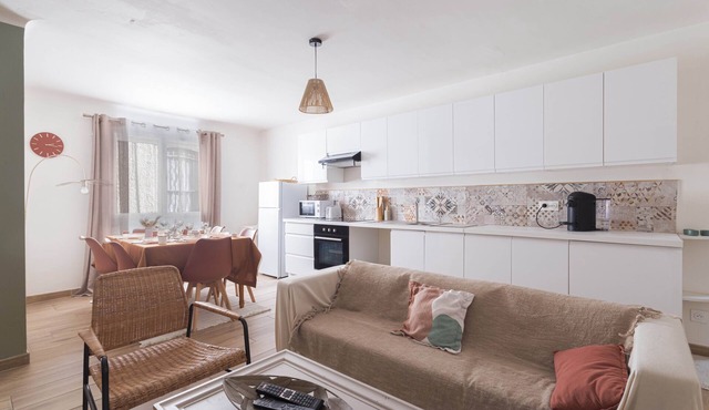 Le Carmen apartment in the heart of Saint-Hippolyte, 3 bedrooms, up to 6 guests