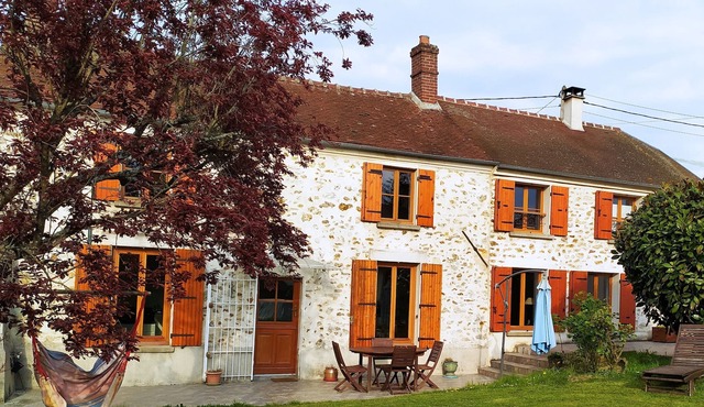 Le Charme D'une Authentique Maison de Campagne Avec Piscine