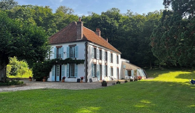 Le Chesnoy magnificent house for 20 people private swimming pool, tennis court