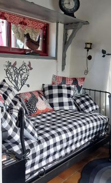 Le "GRAND VOYEUX" STUDIO cosy, avec MEZZANINE - Gîte Indépendant de plain pied avec jardin, barbecue braséro Parking Wifi Netflix