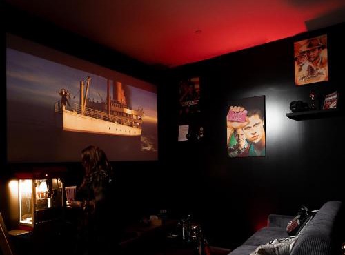 Le Hollywood, Cinéma privé, Jacuzzi & Popcorn