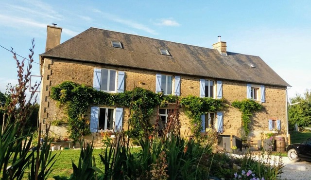 Le Manoir 17c Manor House