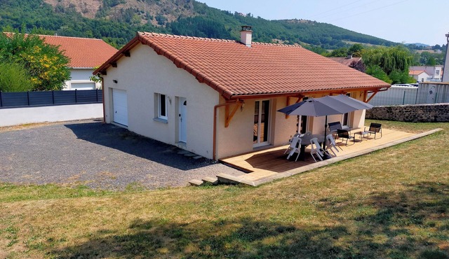 Le Plain-pied du Pêcheur with terrace between Loire and Velay