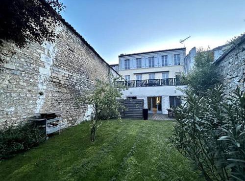Le République - Logements avec jardin situés en plein cœur de ville et proche des thermes