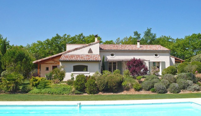 Les Cerisiers 1 Vacation Rentals: The Lavande Vacation Rental, Nestled in Nature Near the Drôme River