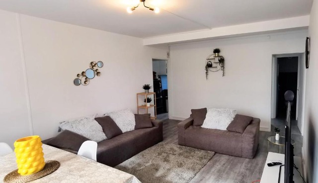 Les Erables Appart - 3 chambres - Spacieux et moderne avec balcon, parking et wifi