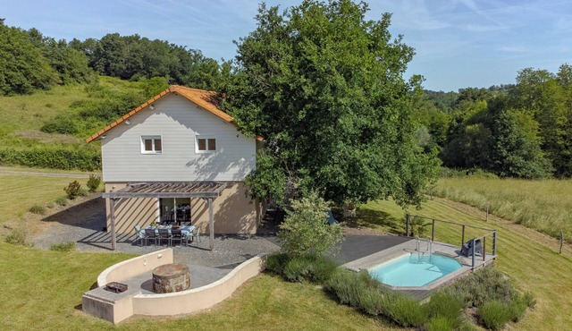 Les Oies de Julia, renovated home in the Dordogne with private pool and terraces