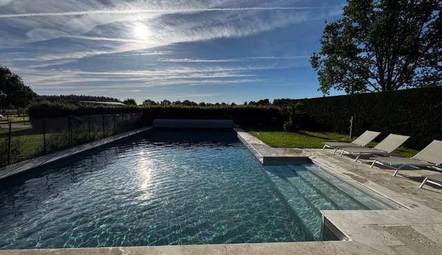 Les gîtes de la Grange de Léonie - jacuzzis privatifs et Piscine