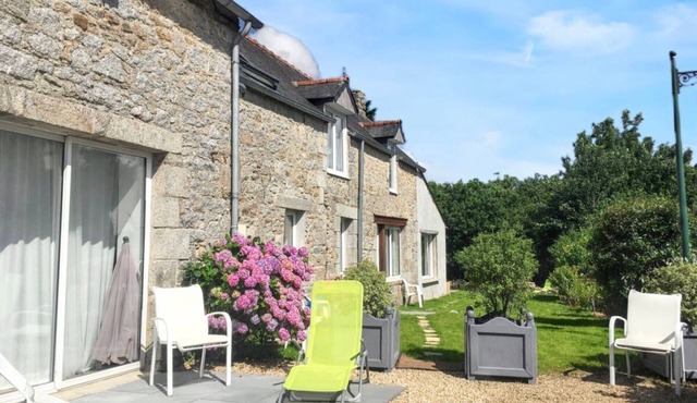 Les Gites du chaos d'Huelgoat – Renovated Former Bakehouse in Granite, Central & Peaceful