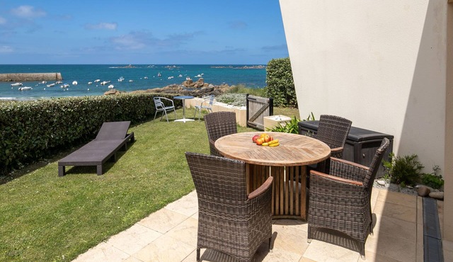 Les Pieds dans l'eau by Interhome