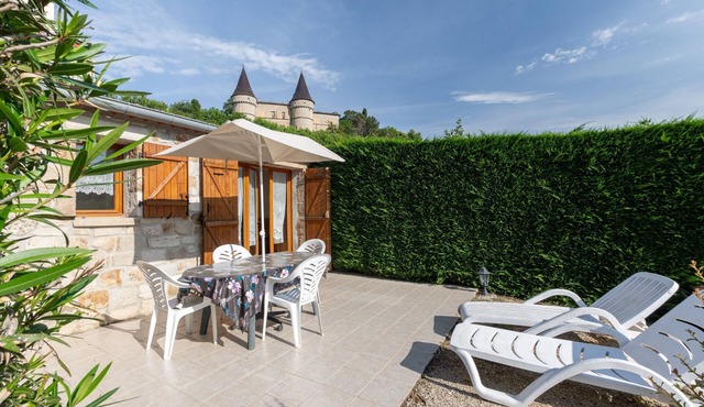 'Les Sources Gîte La Remise' House with Shared Pool, Private Terrace, and Air Conditioning