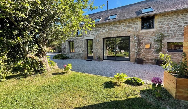 Les Vikings" country house in a green setting.