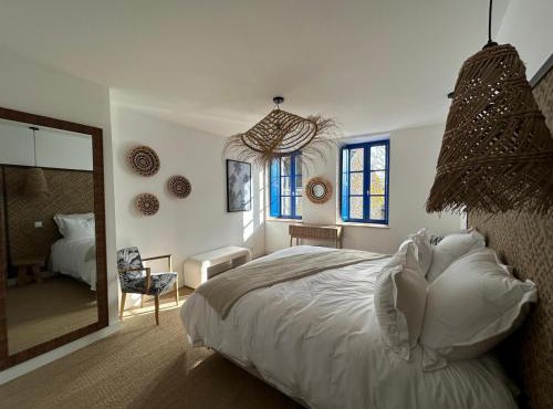 Les Volets Bleus house and spa