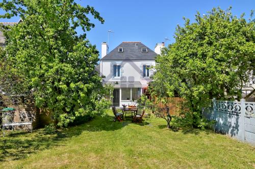 LocaLise - M26B - Les Belles Âmes - Maison rénovée avec jardin entièrement clos - place de parking sur le terrain - wifi inclus - draps inclus - animaux bienvenus
